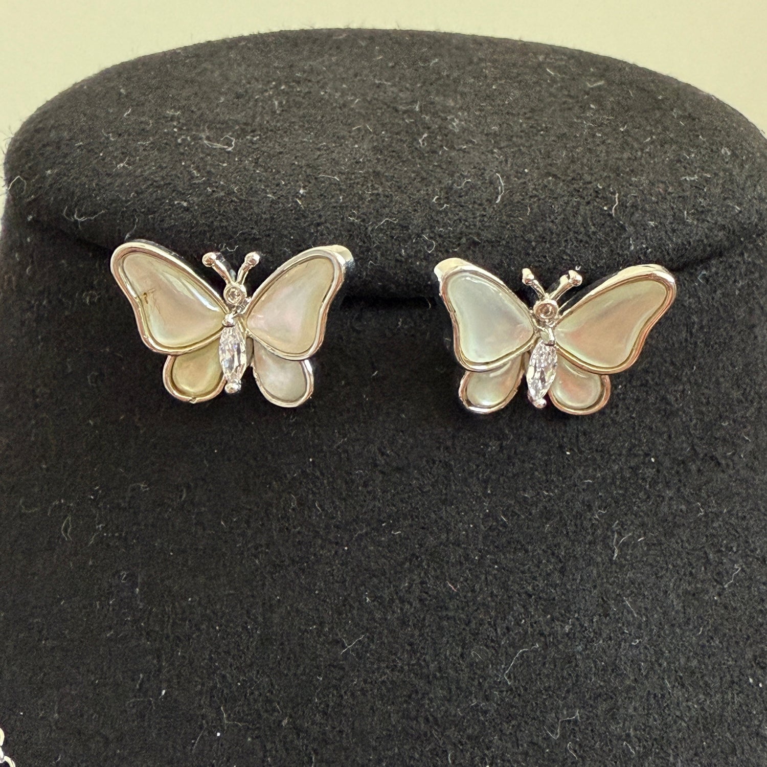 Iridescent Butterfly Mother-of-Pearl Necklace and Earrings Set – Silver Finish | Pastel Enamel Wings