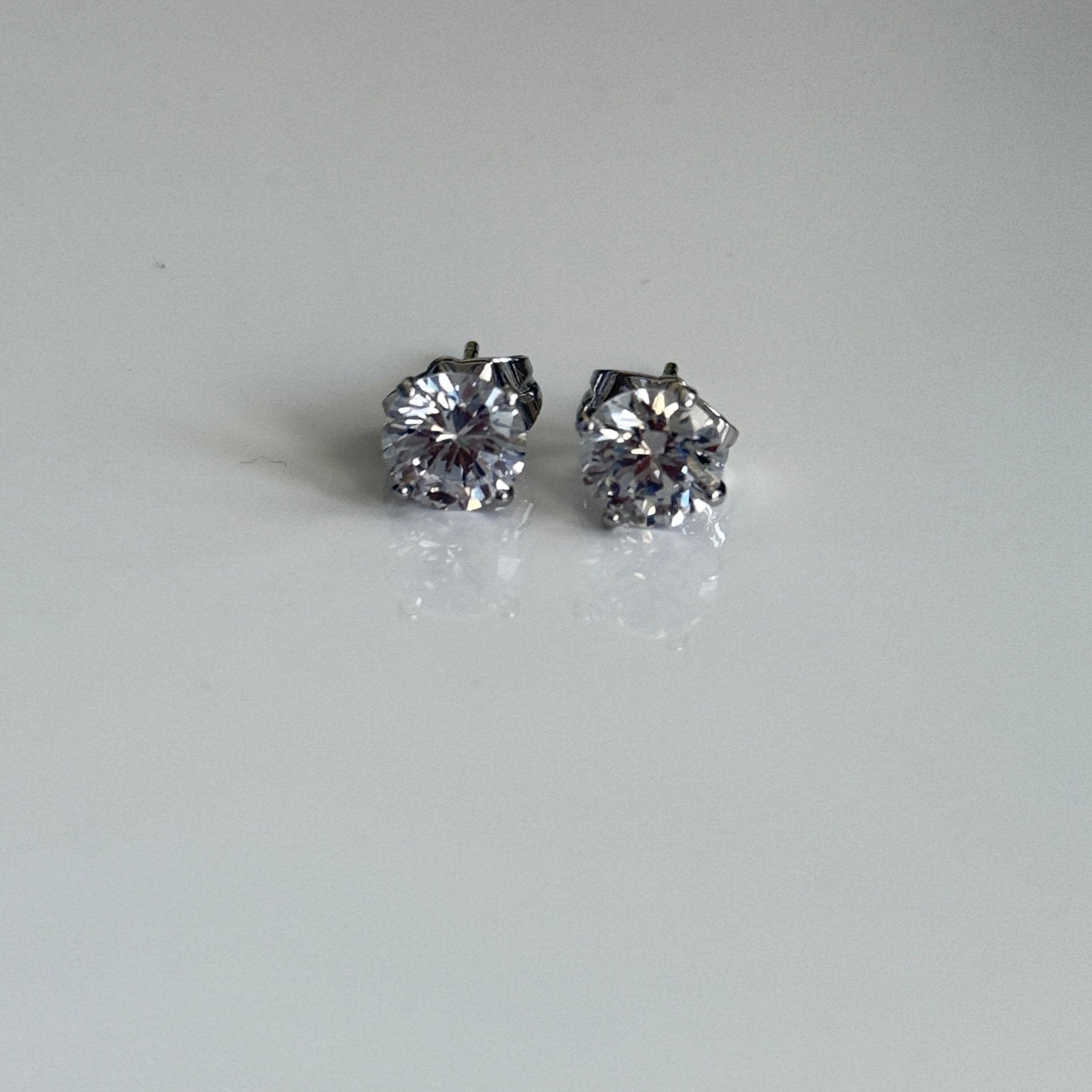 Classic Sparkle Solitaire Studs - Vinni’s Jewelry
