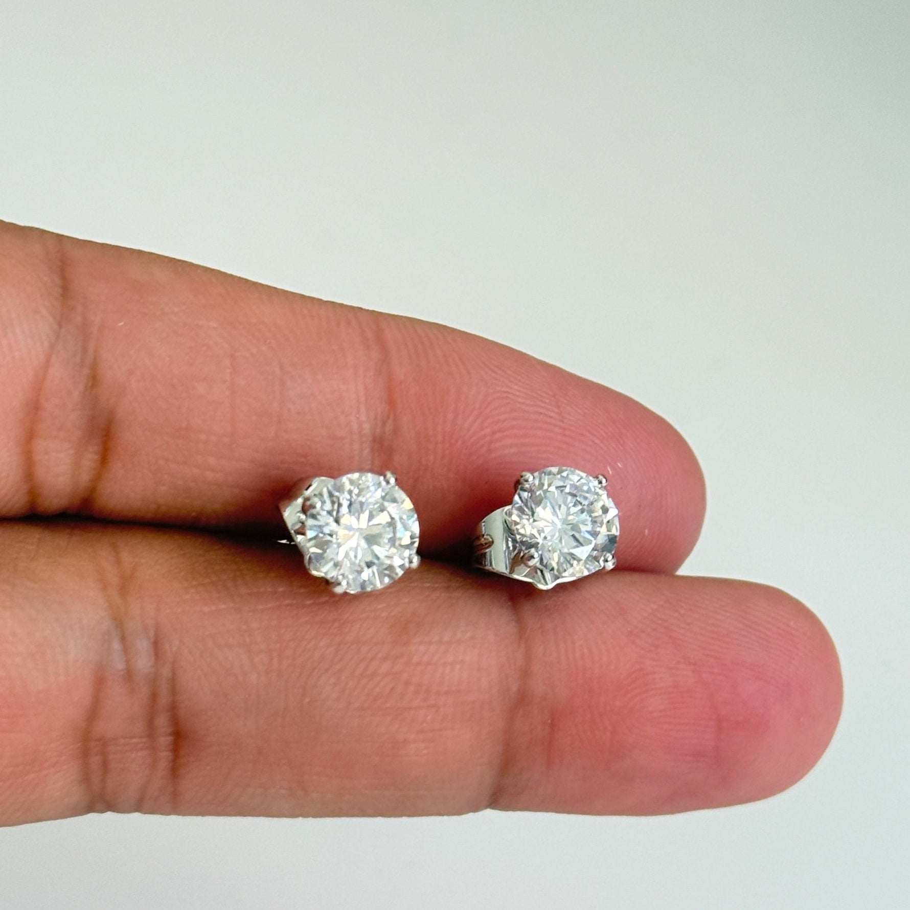 Classic Sparkle Solitaire Studs - Vinni’s Jewelry