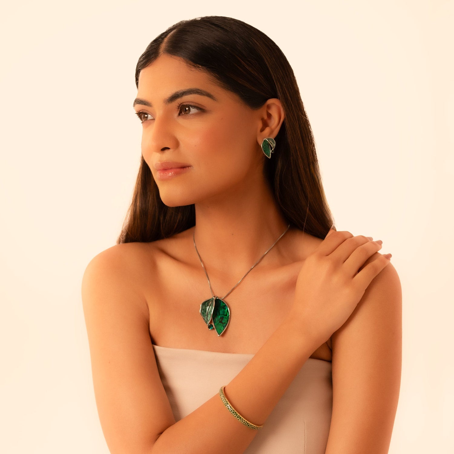 Emerald Leaf Enamel Pendant & Earrings Set – Nature - Inspired Statement Jewelry - Vinni’s Jewelry